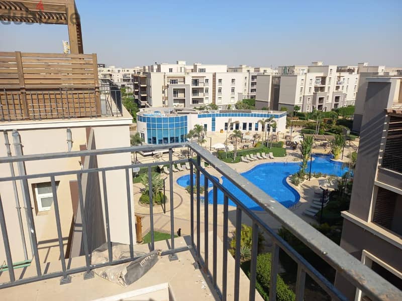 Prime location penthouse for sale in October plaza   Area: 189 m + 95m roof area 1