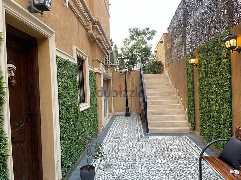Townhouse villa for sale at a special price, in installments over 7 years, directly on Maadi Ring Road Stone Park 2