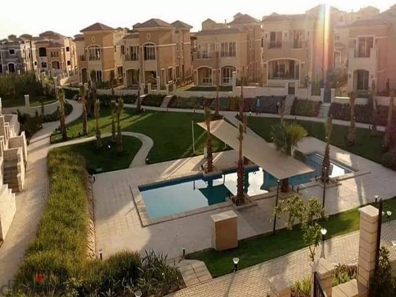 Townhouse villa for sale at a special price, in installments over 7 years, directly on Maadi Ring Road Stone Park 5