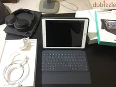 iPad 7 32GB wifi +Logitech keyboard زيرو 0