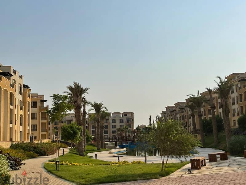 For sale, 220 sqm apartment, immediate receipt and installments, in Stone Residence Compound in New Cairo 4