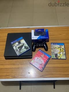 ps4 slim 800g with three cd and two joysticks