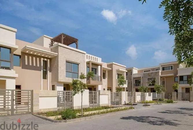 For sale, an independent villa in Taj City Compound, directly in front of the airport, direct on Suez Road, New Cairo. 3
