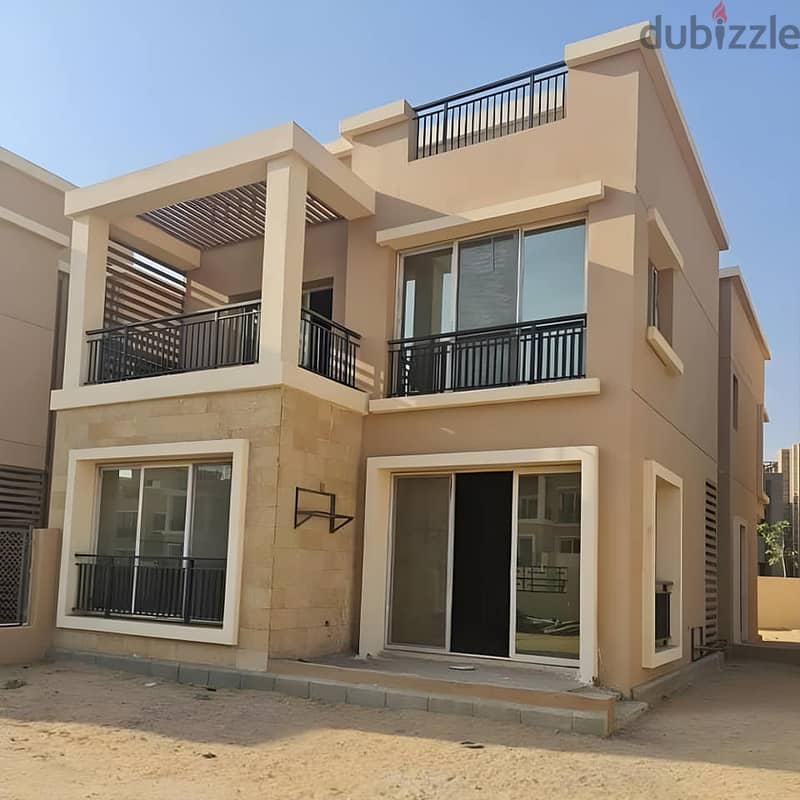 For sale, an independent villa in Taj City Compound, directly in front of the airport, direct on Suez Road, New Cairo. 4