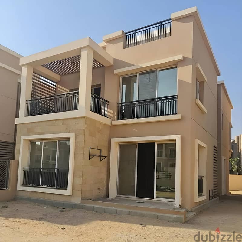 For sale, an independent villa in Taj City Compound, directly in front of the airport, direct on Suez Road, New Cairo. 5