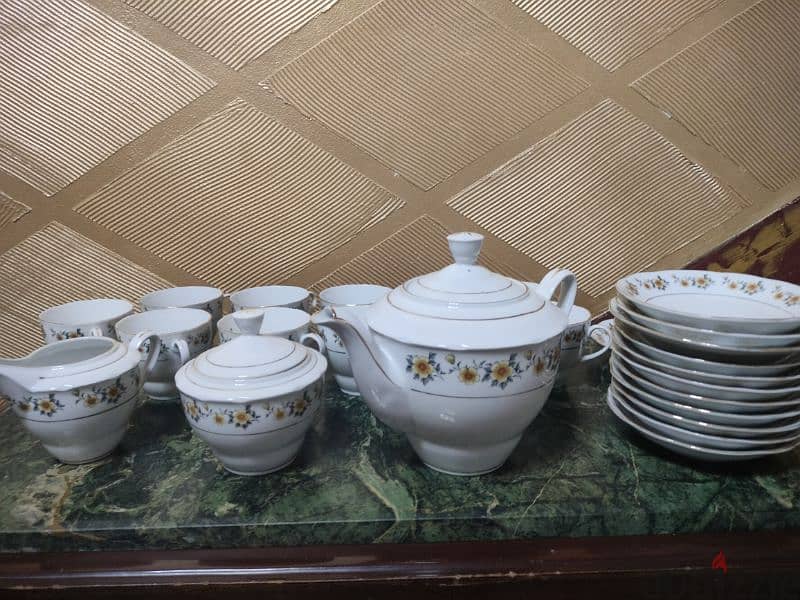 طقم صيني كامل+ طقم شاي كامل للبيع جديد لم يستخدم مما 4