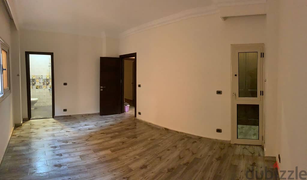 شقة للبيع 140 م بمدينة الشروق متشطبة الترا سوبر لوكس بالمطبخ 5