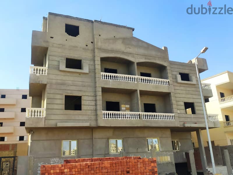 Immediate receipt of a 180 sqm apartment in front of a villa in the most prestigious neighborhoods of Shorouk at a special price 3