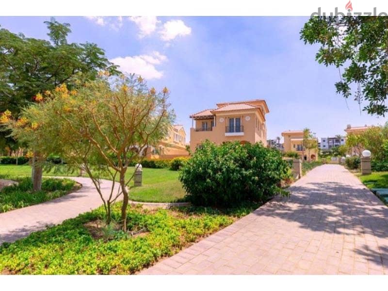 شقة بجاردن فى قلب الجولدن سكوير سور بسور مع ميفيدا فى كمبوند هايد بارك Hyde park 1