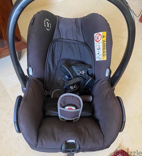 Maxi Cosi baby car seat for sale (+adapters) 0