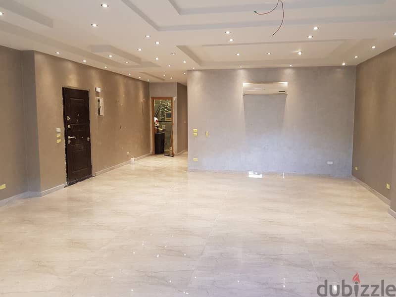 For sale, an apartment of 285 square meters + a private garden of 100 square meters in the Nakheel Compound, First Settlement, ultra-luxurious 11