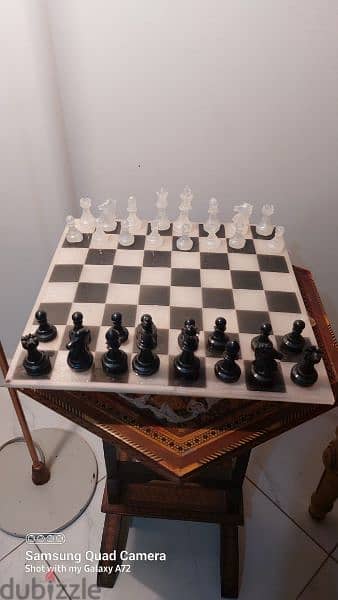 شطرنج من الريزن الفاخر بلونين مع لمعه ابيض واسود 1