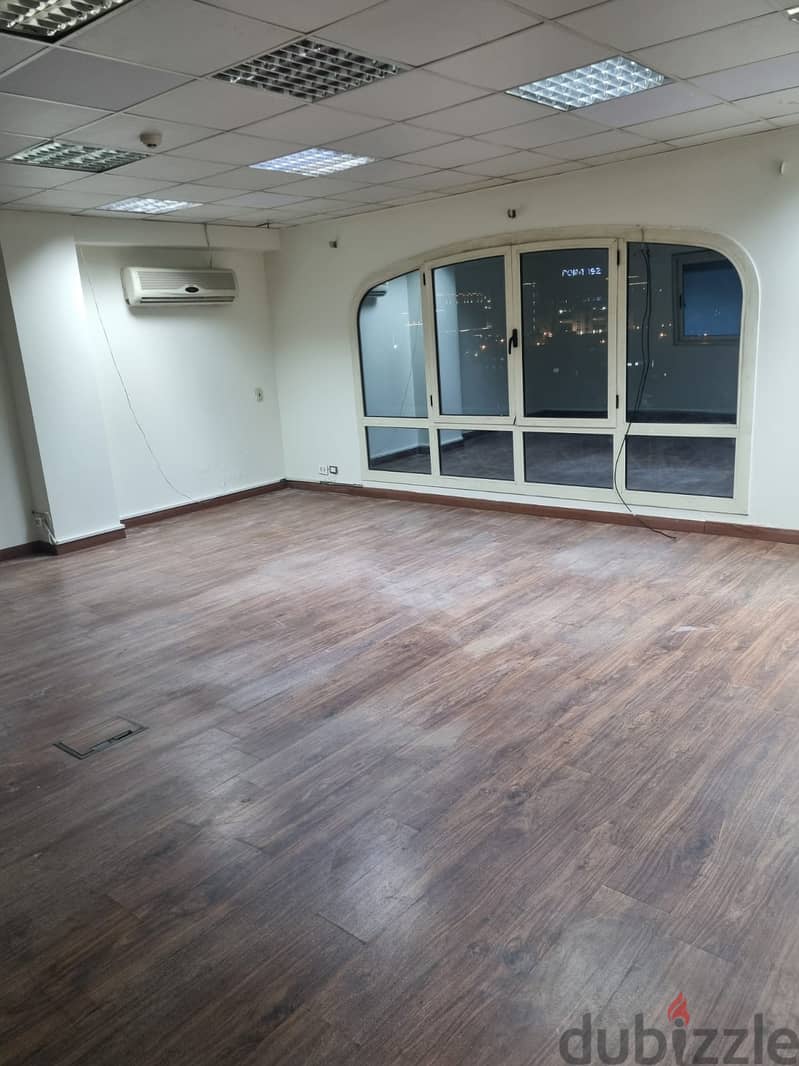 Office for rent 400 sqm in a prime location in North 90th / مكتب إداري للإيجار 400 متر برايم لوكيشن علي التسعين الشمالي 1