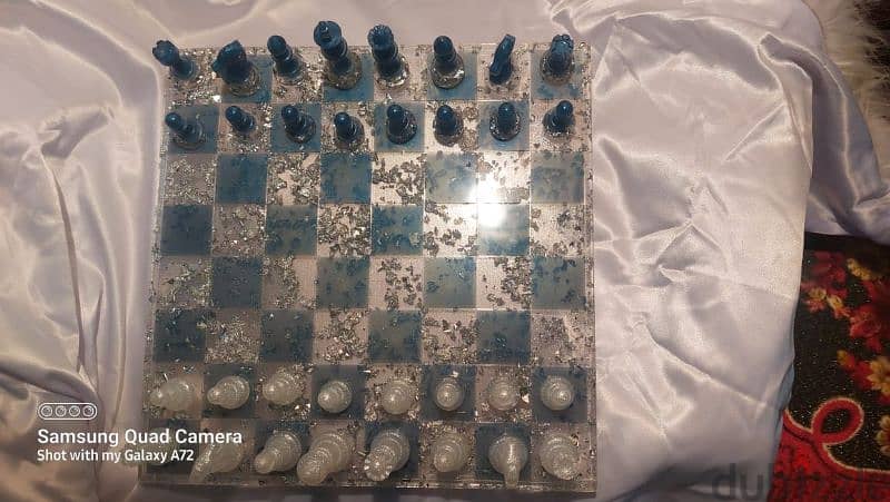 شطرنج من الريزن الفاخر بلونين مع لمعه انيقة مع حافظة من الخيش والدوبار 2