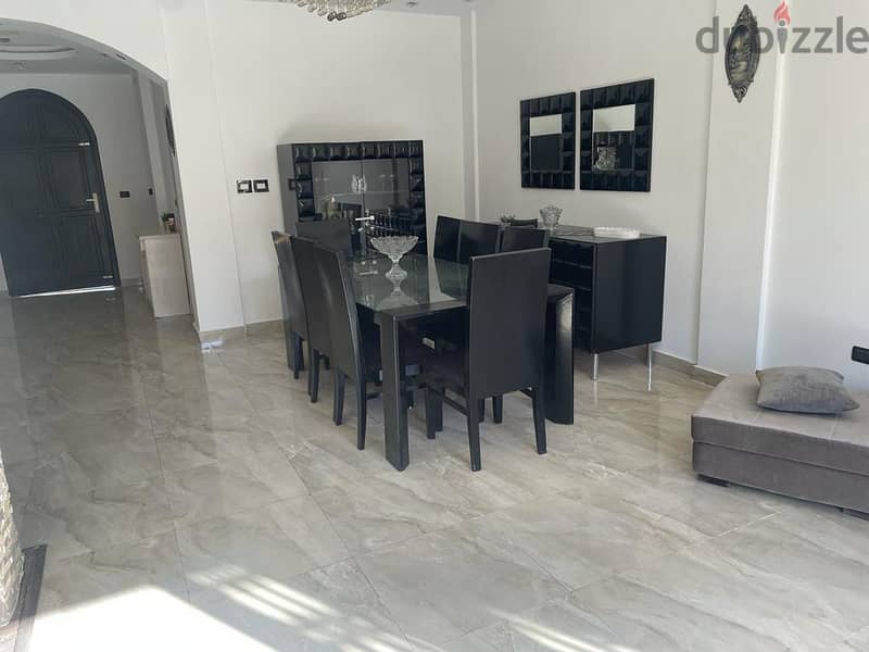 Elegantly furnished townhouse villa, area of ​​300 square meters 6