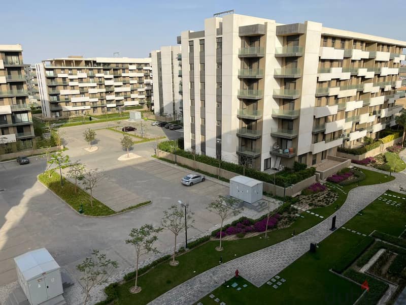 شقة مميزة للبيع متشطبة في كبموند البروج - al buruj 1