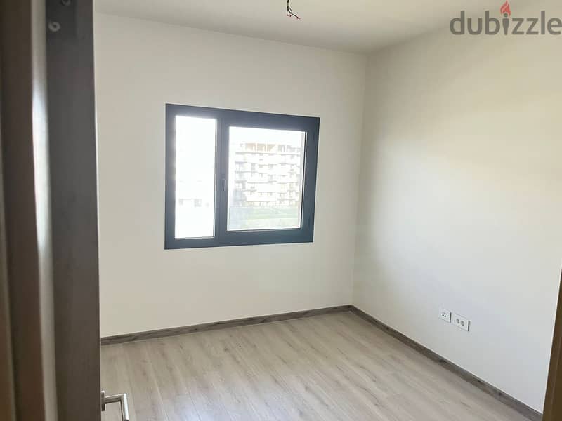 شقة مميزة للبيع متشطبة في كبموند البروج - al buruj 4