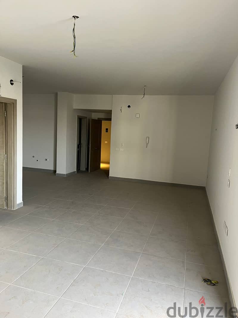 شقة مميزة للبيع متشطبة في كبموند البروج - al buruj 8