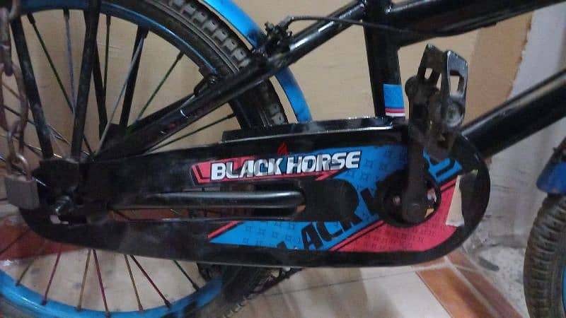 دراجة بلاك هورس للبيع في حالة جيدة استعمال نضيف 1