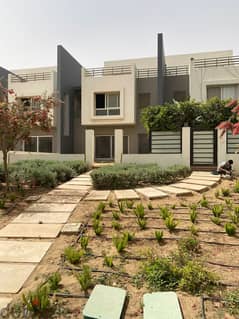 Townhouse Middle, immediate delivery, distinguished location in Hyde Park, New Cairo, at an attractive price