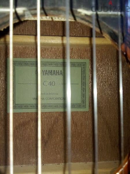 YAMAHA C40 acoustic, classical guitar. almost new 1