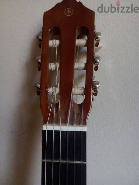 YAMAHA C40 acoustic, classical guitar. almost new 2