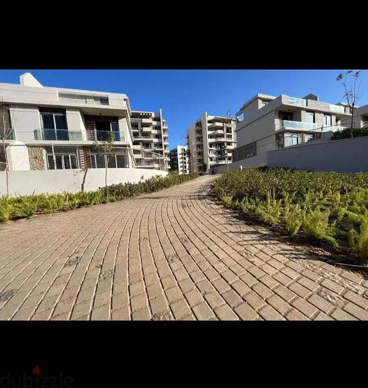 sky villa  by roof   212 m for sale in Bosco city 4