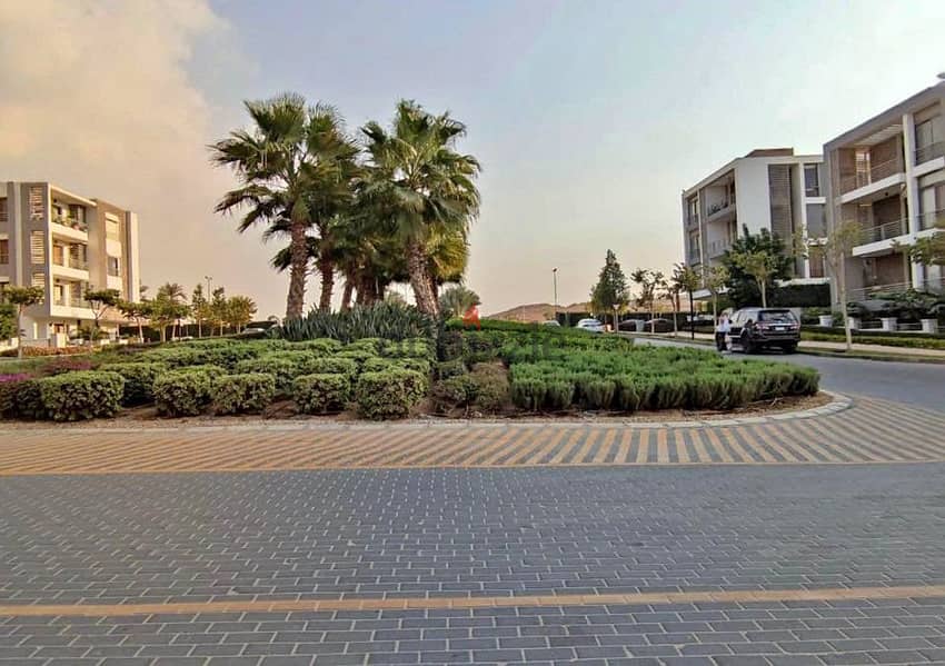 In Taj City Compound, I own an apartment for sale with a distinctive division and a 42% cash discount, directly in front of Cairo Airport and minutes 7