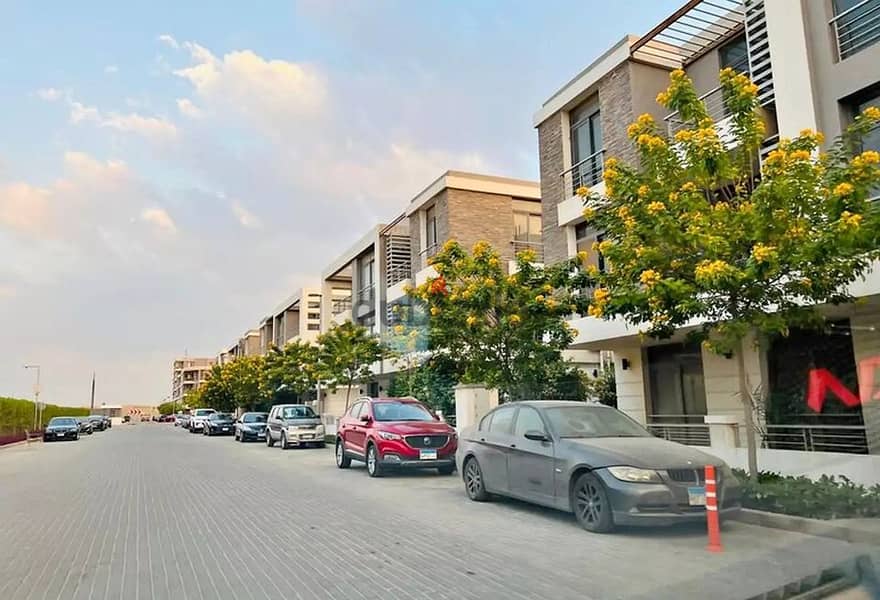 In Taj City Compound, I own an apartment for sale with a distinctive division and a 42% cash discount, directly in front of Cairo Airport and minutes 12