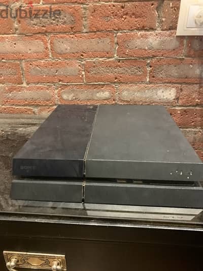 ps4 500GB  lightly used