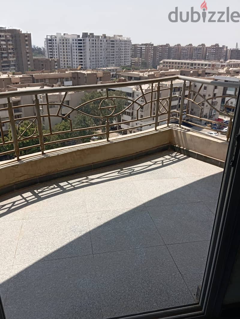 شقه 300م شارع الطيران الرئيسي عماره حديثه مسجله حصه في الارض وحصه في الجراج 2