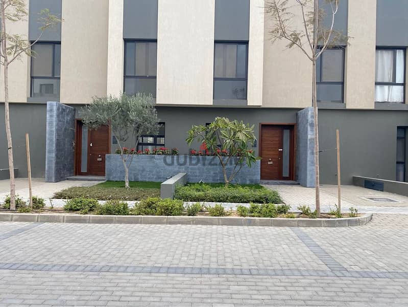 Townhouse for sale without down payment in Al Burouj Al Shorouk Compound in front of the International Medical Center and close to Madinaty, in intere 8