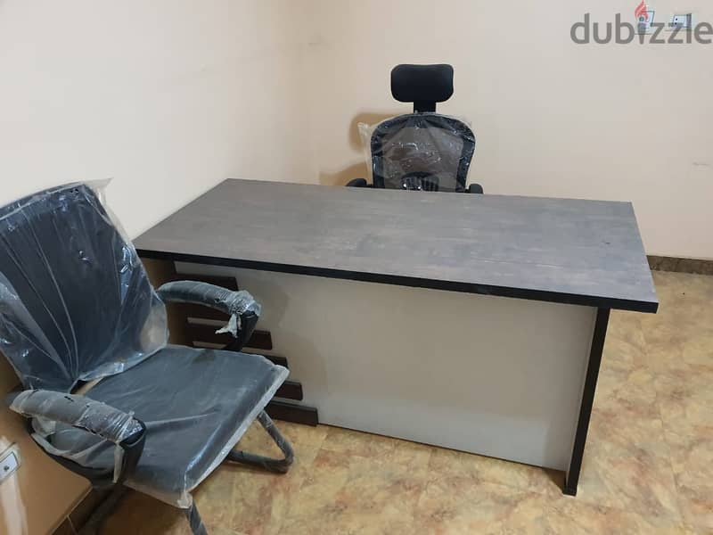 مكتب خاص - 3 مكاتب مشتركة للبيع - ١ كرسي ثابت -٧ كراسي متحركة 0