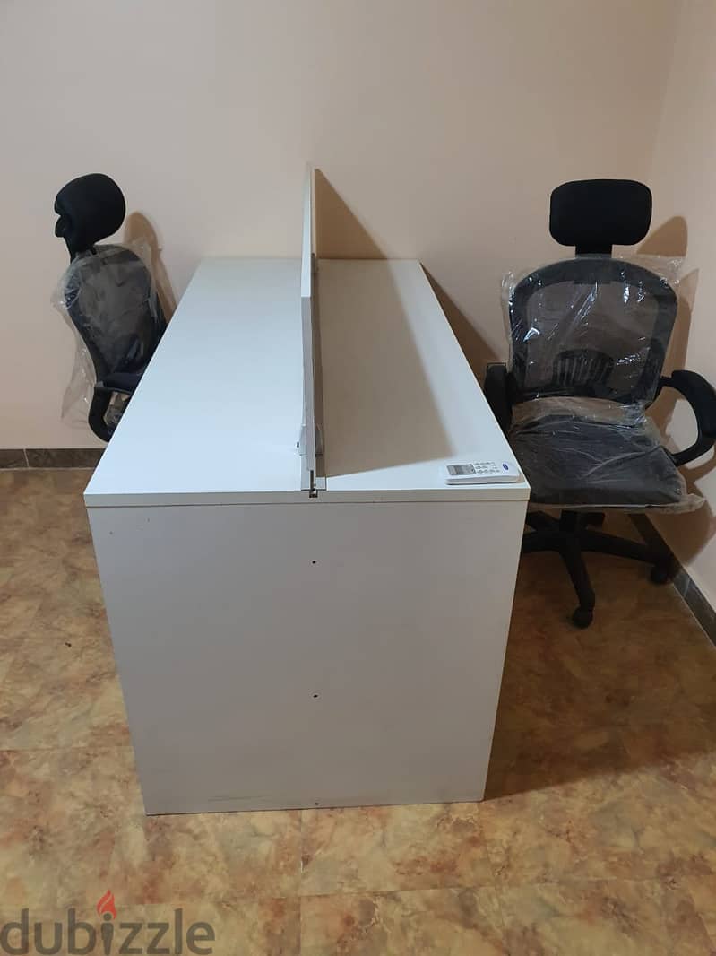 مكتب خاص - 3 مكاتب مشتركة للبيع - ١ كرسي ثابت -٧ كراسي متحركة 1