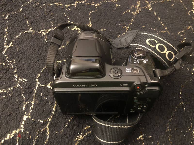 كاميرا Nikon استعمال خفيف مع الشنطه بتاعتها 0