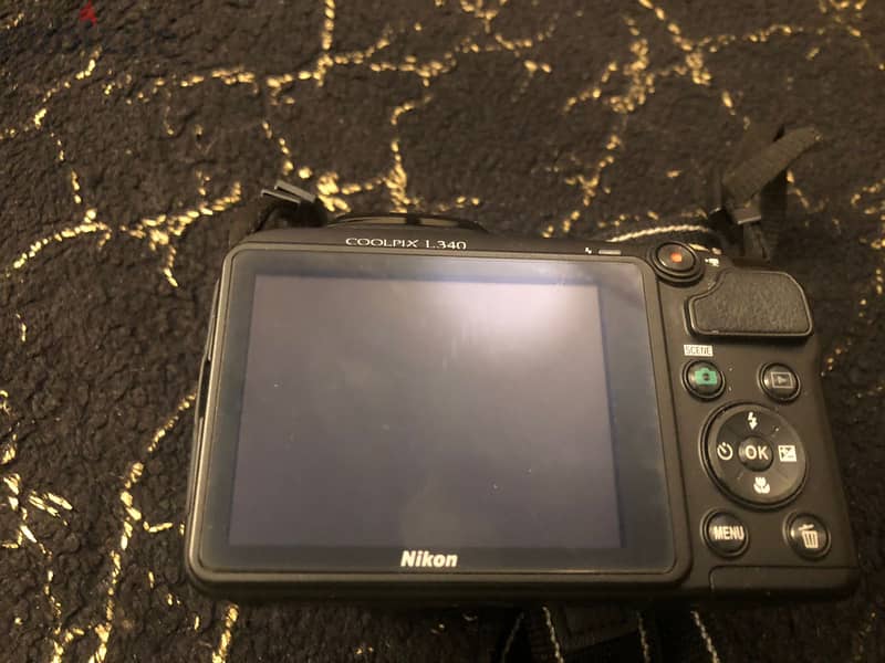 كاميرا Nikon استعمال خفيف مع الشنطه بتاعتها 2