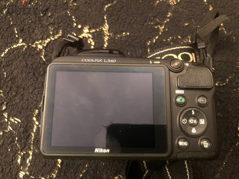 كاميرا Nikon استعمال خفيف مع الشنطه بتاعتها 3