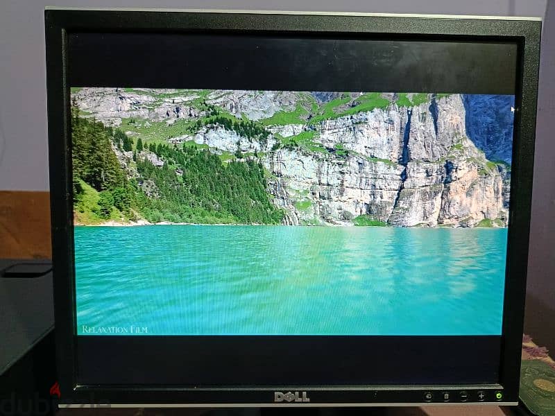شاشة الكمبيوتر من نوع Dell 1