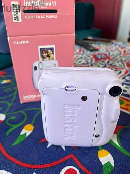 Fuji film boleroid camera ( Fujifilm Instax mini 11 ) 4