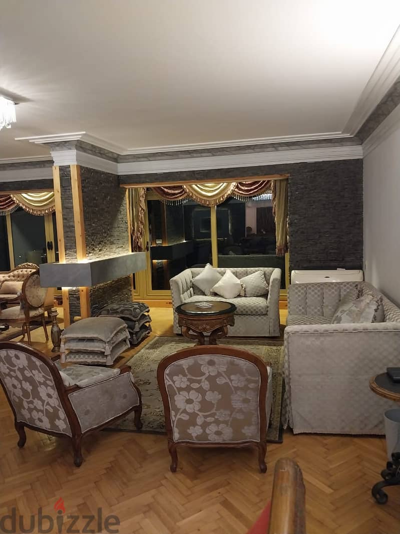 An apartment for rent, 300 square meters, in a very prime location in Zamalek. شقة للايجار 300م في موقع مميز جدا في الزمالك 3