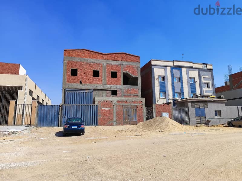 For Sale مصنع للبيع واجهة مفتوحة 702م دورين سعر تجارى نشاط هندسى مساحة الدور 456م نصف تشطيب فى اكبر منطقة صناعية فى العاشر من رمضان منطقة 6 مليون فدان 3