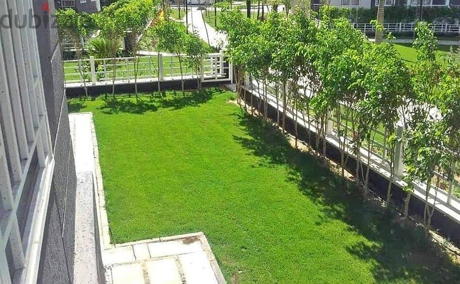 شقة بحديقة خاصة غير مجروحة للبيع باميز لوكيشن بالقاهرة الجديدة فى تاج سيتى | Taj  City | بالتقسيط ع 8 سنين 2