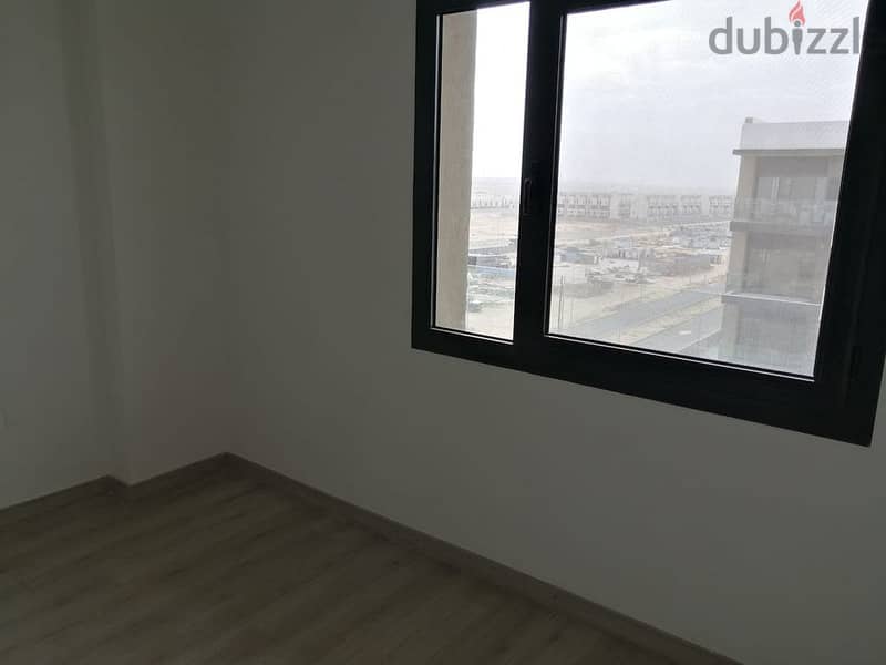 Al Buroui شقة متشطبة (3 غرف) للبيع كمبوند البروج امام المركز الطبي العالمي 5