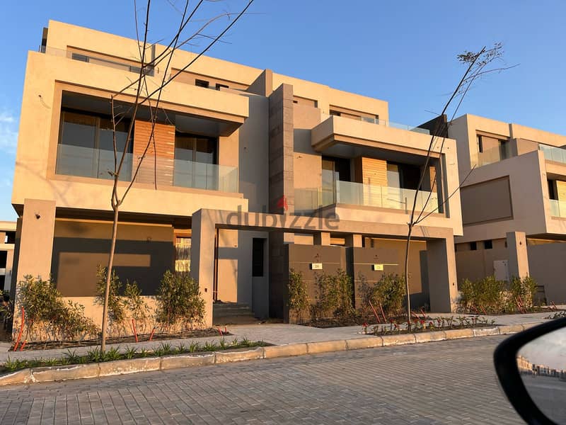 Luxury Townhouse in La Vista City New Cairo / Ready To Move / Prime Location / corner Modern تاون هاوس للبيع فى لافيستا سيتى 8