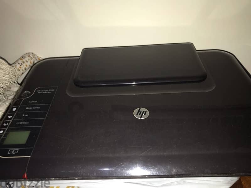 hp printer with screen and scanner . يبطبع ابيض و اسود و الوان . 2