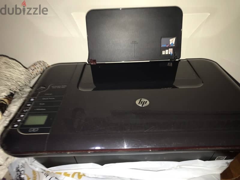 hp printer with screen and scanner . يبطبع ابيض و اسود و الوان . 4