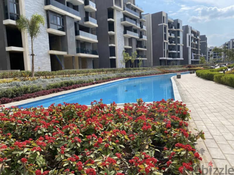 Ground apartment with a private garden, immediate receipt, in Sun Capital, the heart of October, with a 10% down payment and equal installments 4