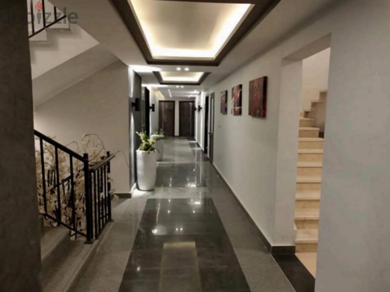 Ground apartment with a private garden, immediate receipt, in Sun Capital, the heart of October, with a 10% down payment and equal installments 8