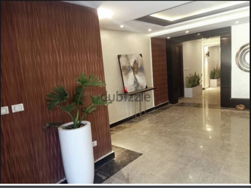 Ground apartment with a private garden, immediate receipt, in Sun Capital, the heart of October, with a 10% down payment and equal installments 12