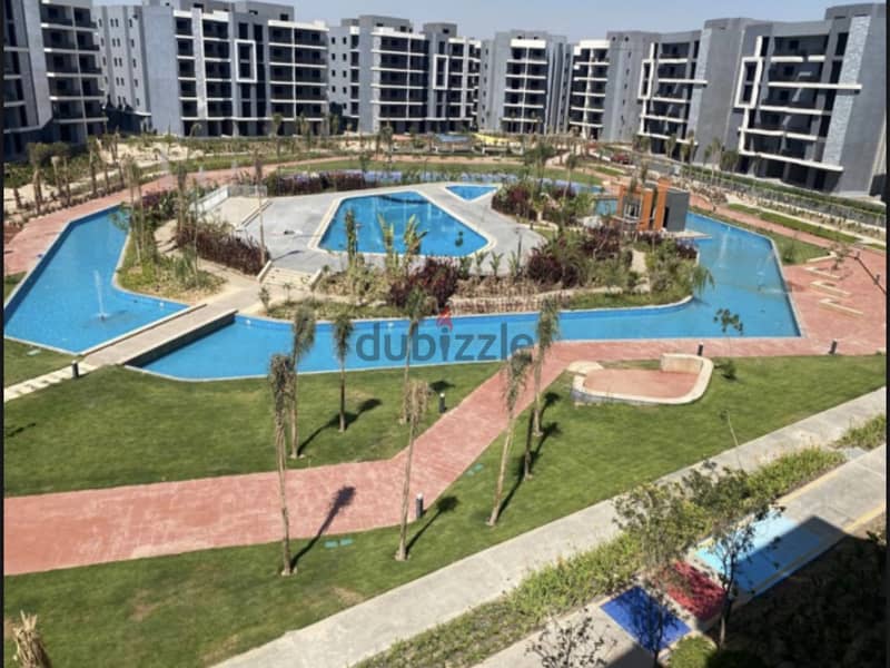 Ground apartment with a private garden, immediate receipt, in Sun Capital, the heart of October, with a 10% down payment and equal installments 14